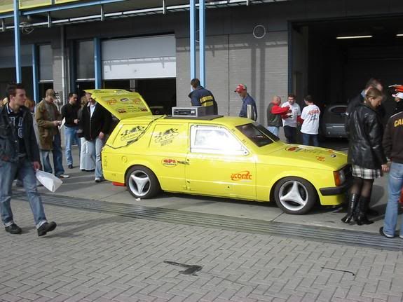 http://i998.photobucket.com/albums/af104/ExtraKim2/Extreme%20Fiestan/Assen%20Holland/SuperStany.jpg
