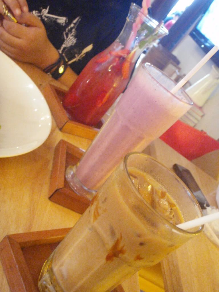 Pinky Berry, Blueberries Smoothie, Ice Caramel Coffee., the beverages