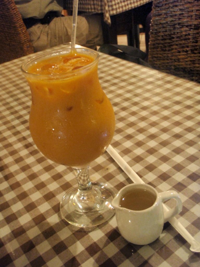 Ice Thai Tea, Auntie's PantryBengawan 50 Bandung