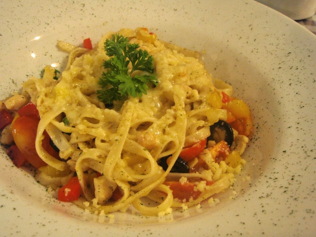 Fettuccine Aglio Olio, Auntie's PantryBengawan 50 Bandung