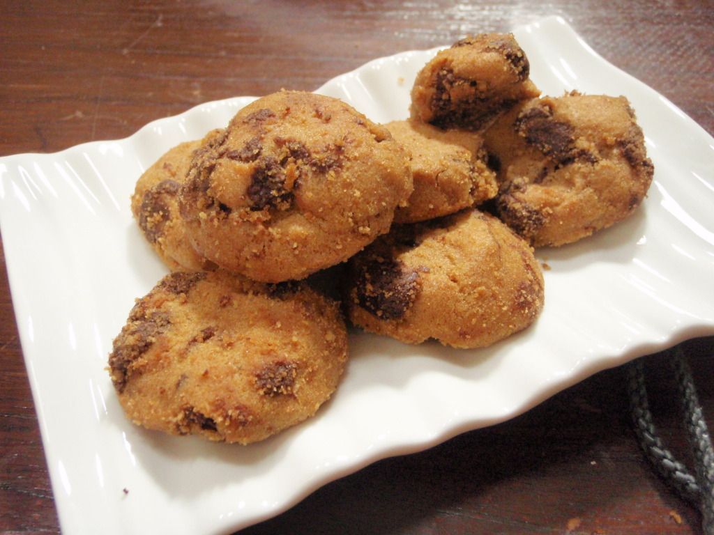 chocolate chips cookies, famous amos